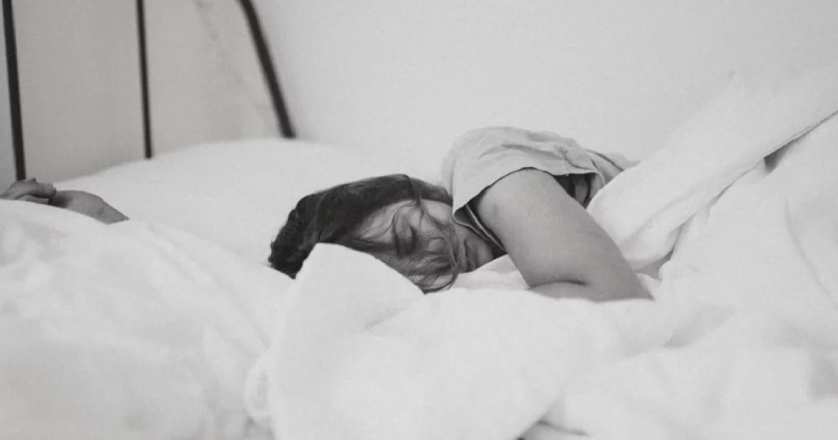 Un estudio científico revela por qué dormir mal altera las emociones y aumenta el riesgo de ansiedad