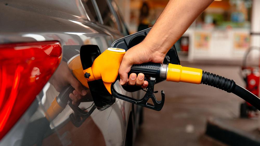 El Gobierno posterga el aumento del impuesto a los combustibles y frena, por ahora, una suba de las naftas